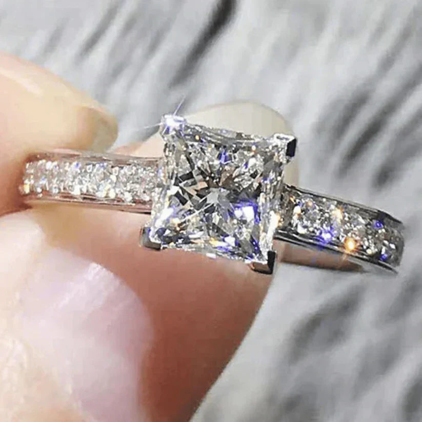 Leontina Gualtieri Ring | White Gold