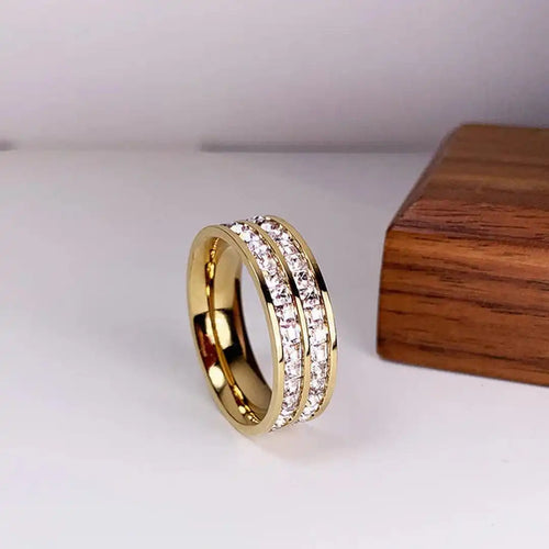 Elegant Ring with Double Zircon Inlay