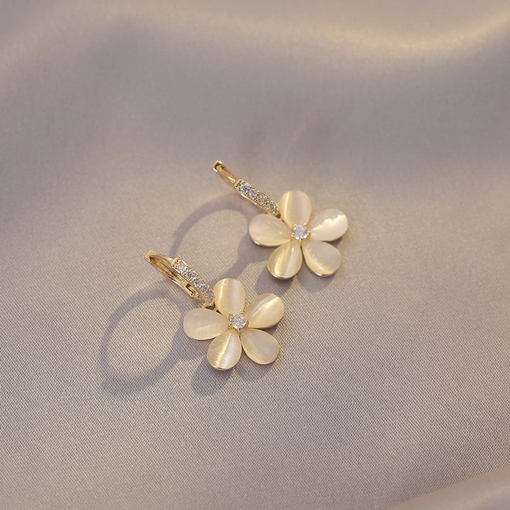 Ignatia Bellastra Earrings | Gold