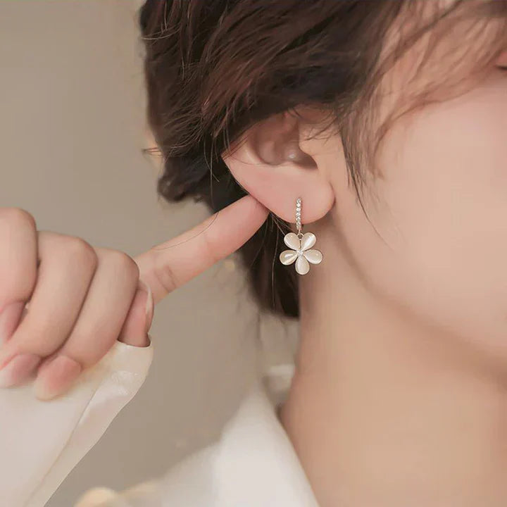 Ignatia Bellastra Earrings | Gold