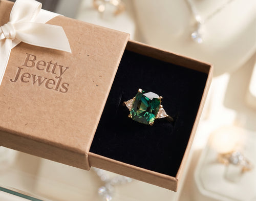 Vintage-Inspired Green Gemstone Ring | Gold