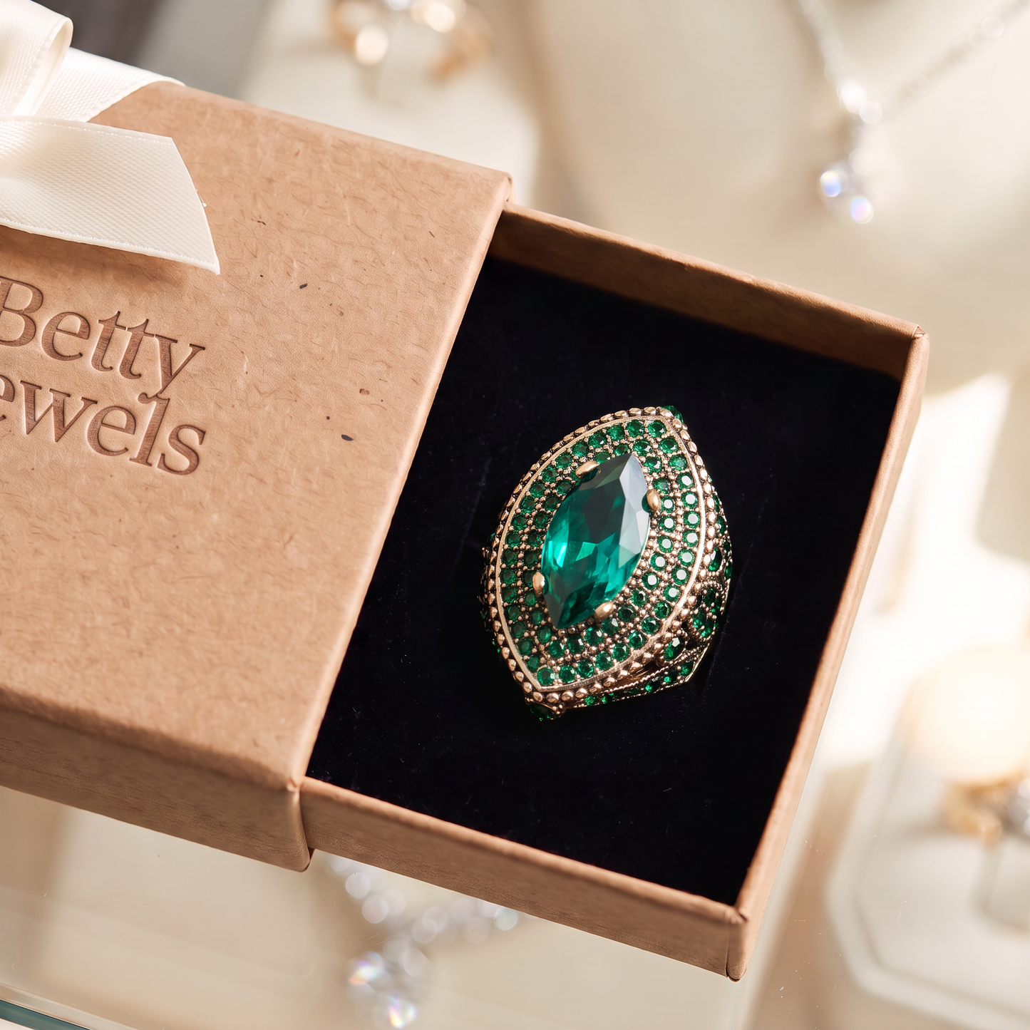 Emerald Regent Ring | Gold